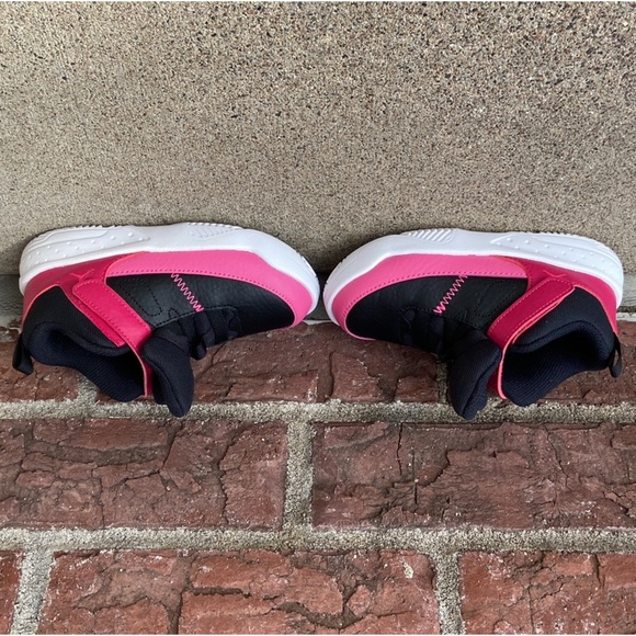 NWOT Jordan’s-23 Toddlers Sz-9C NoTie Laces w/Velcro, Light, Comfortable Shoes - Picture 3 of 16